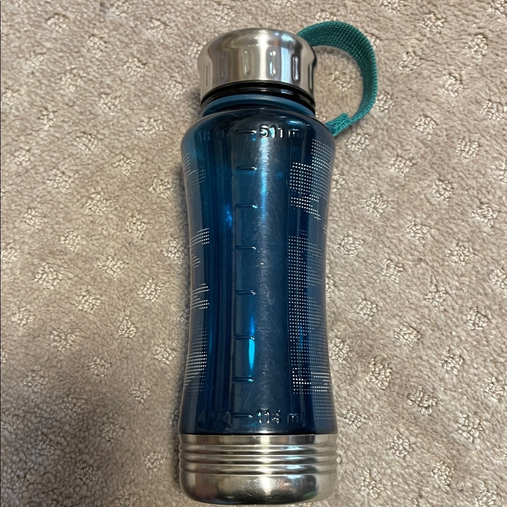 Lululemon Water Bottle with Teal Strap in good condition